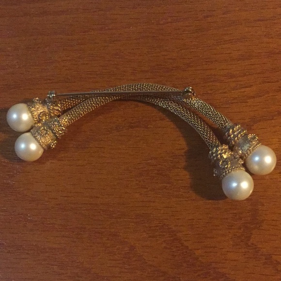 Faux Pearl Brooches - Picture 8 of 8
